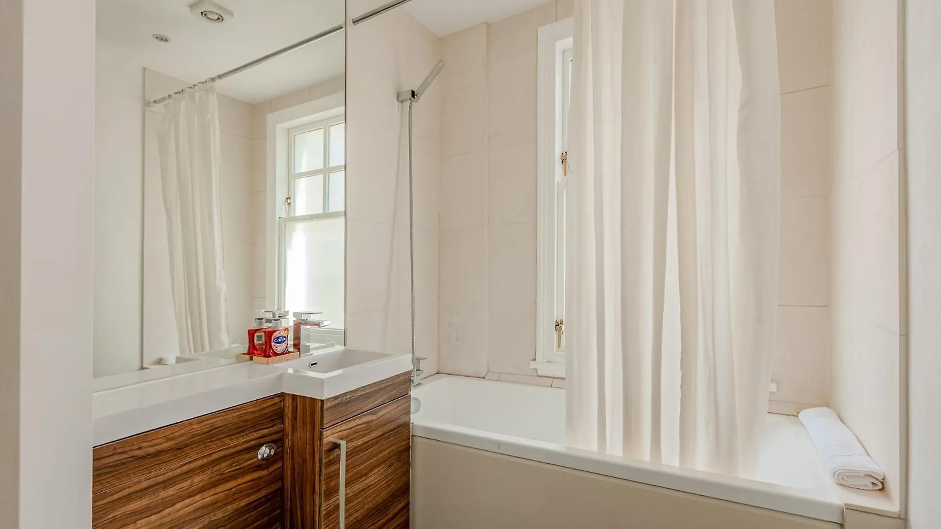 Central 1Br Apt, City Of London, 2Min Aldgate Tube 公寓